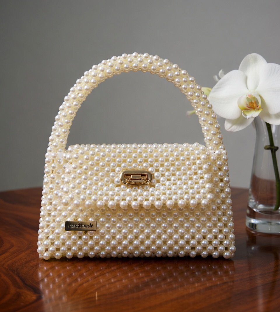 the aura pearl bangle minaudière
